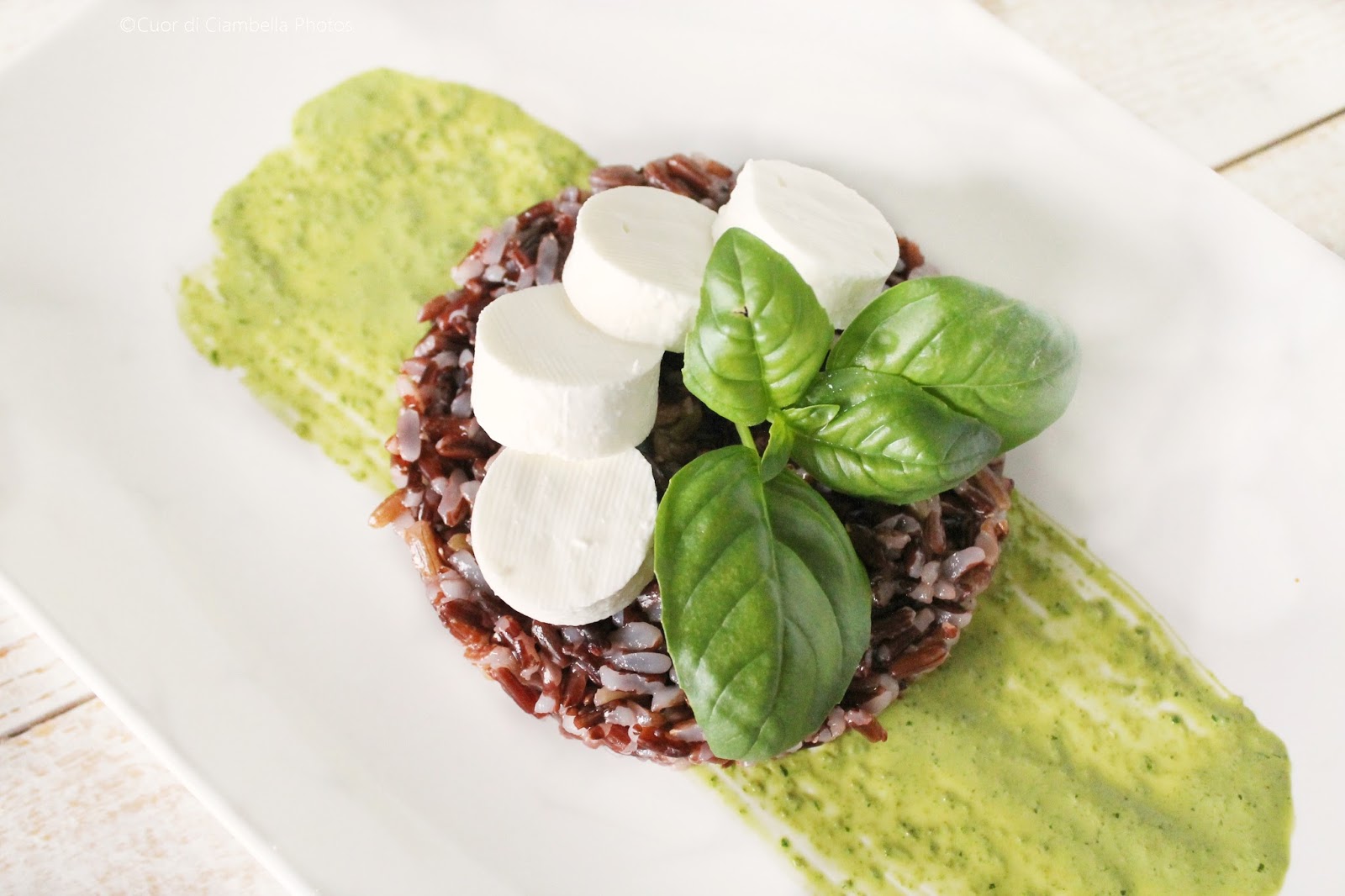 Insalata di riso rosso con emulsione di rucola e basilico e primo sale (anche versione vegan)