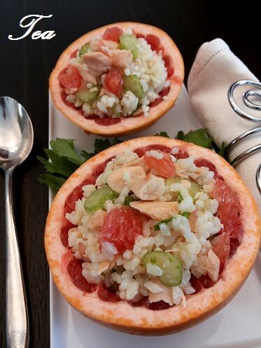 Insalata di riso salmone e pompelmo rosa