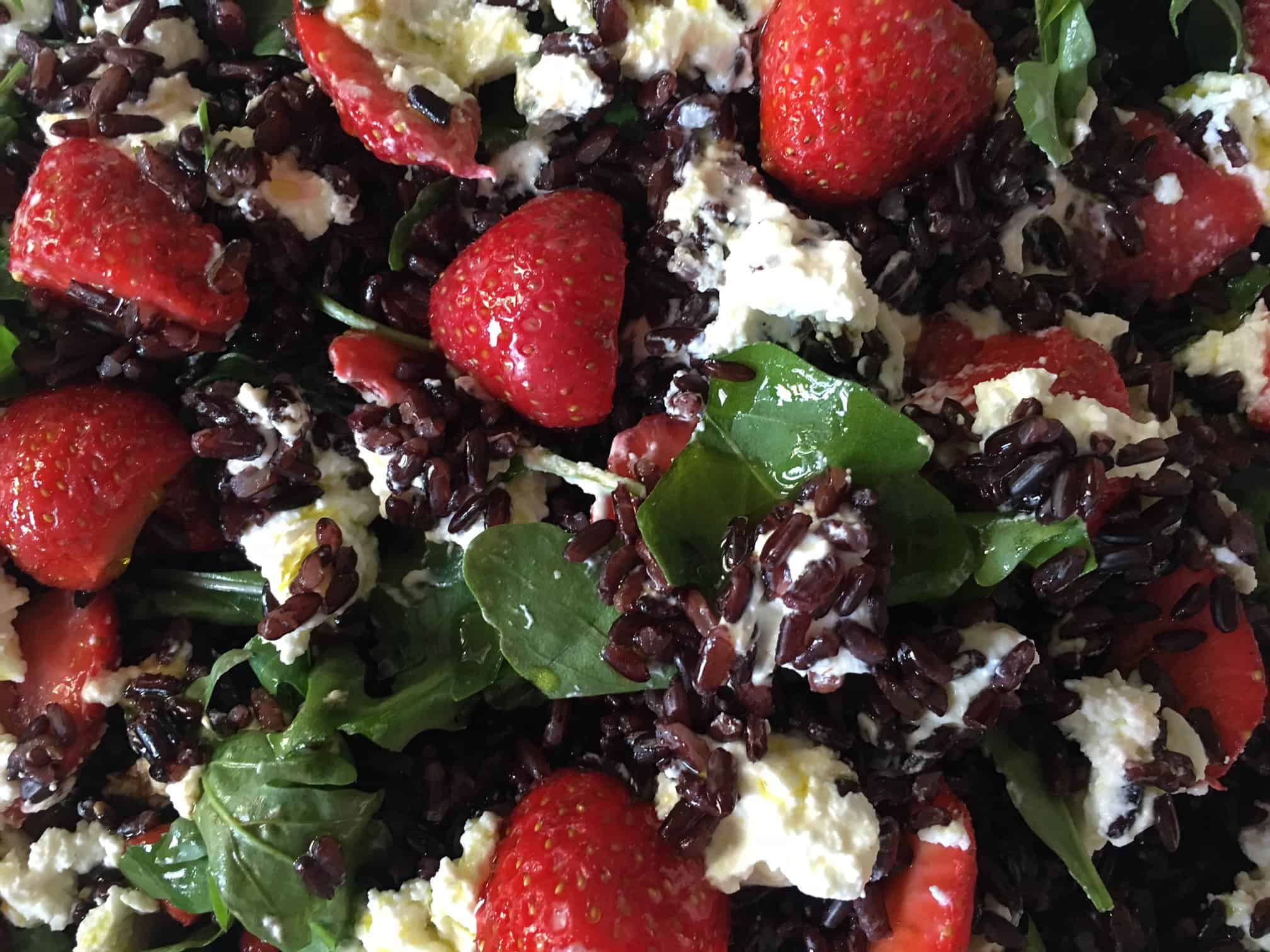 Insalata di riso venere alle fragole
