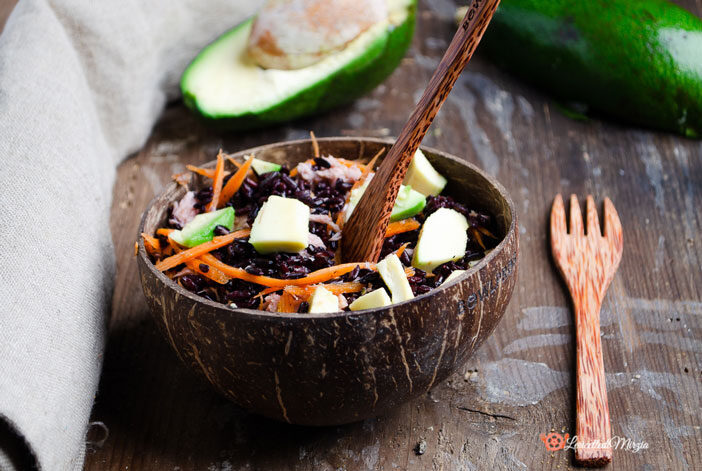 Insalata di riso venere avocado tonno e carote