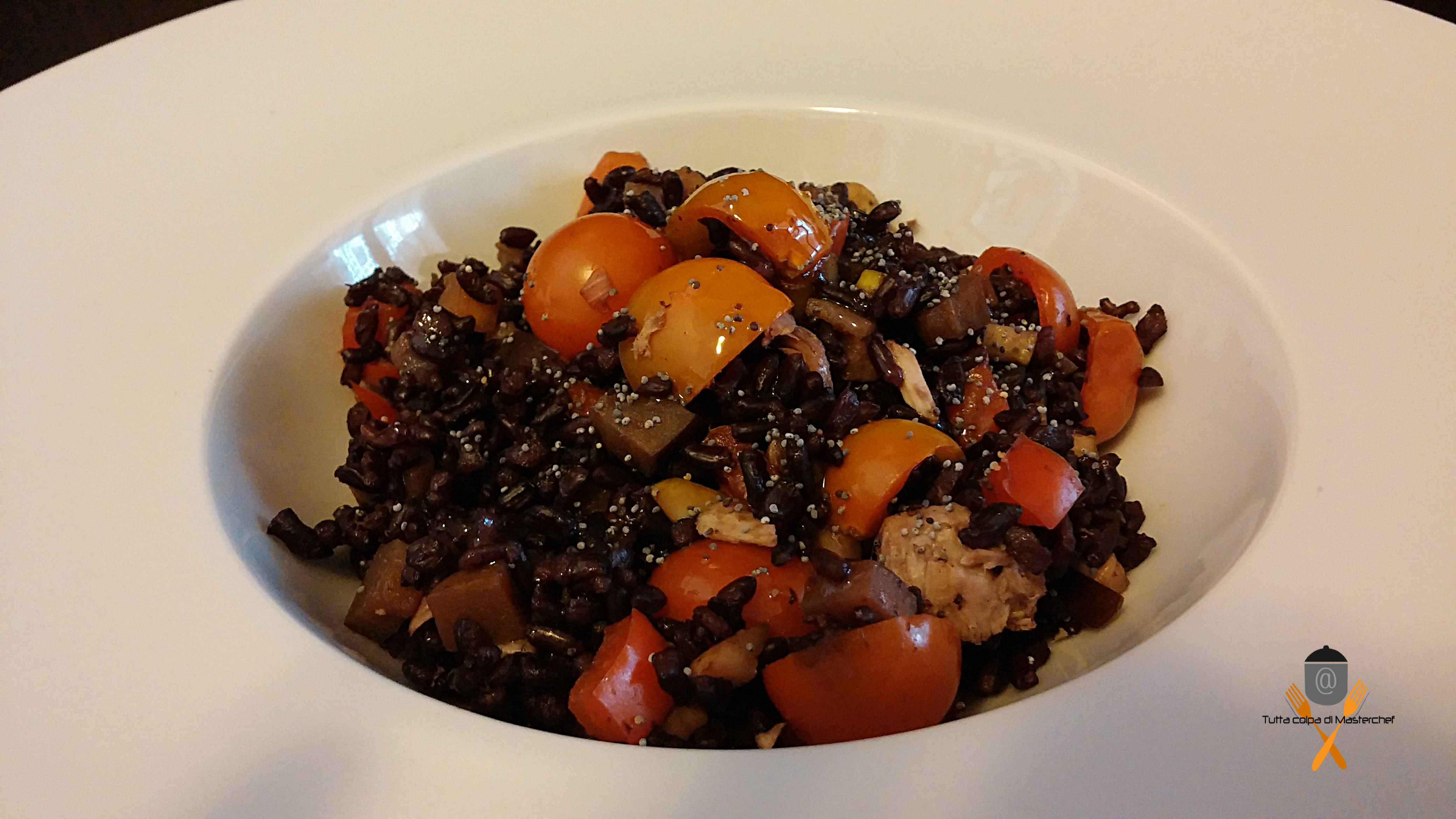 Insalata di riso venere con verdure