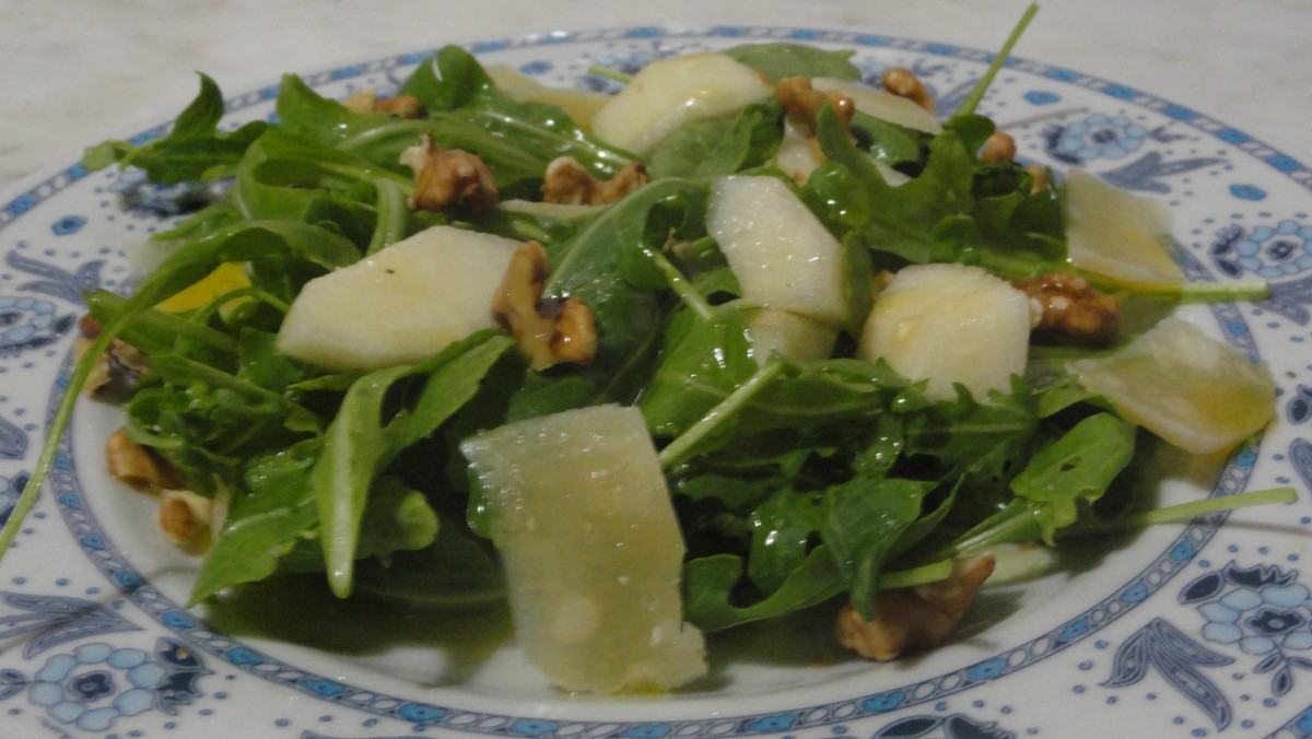 Insalata di rucola pere noci e grana