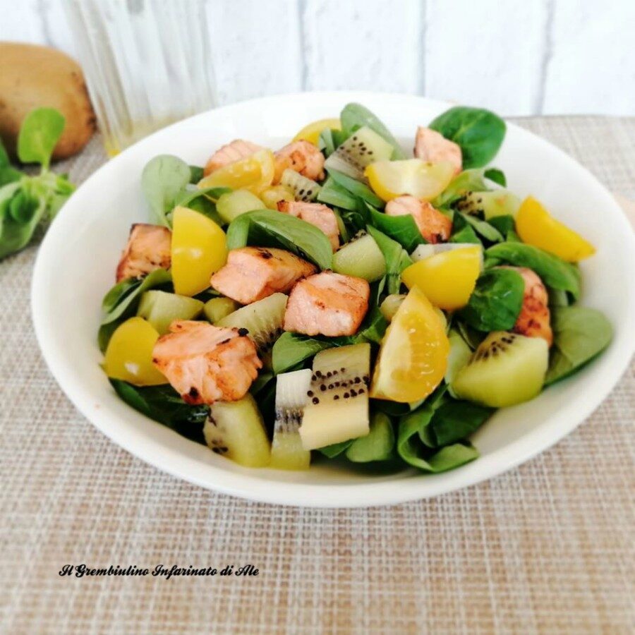 Insalata di salmone e kiwi