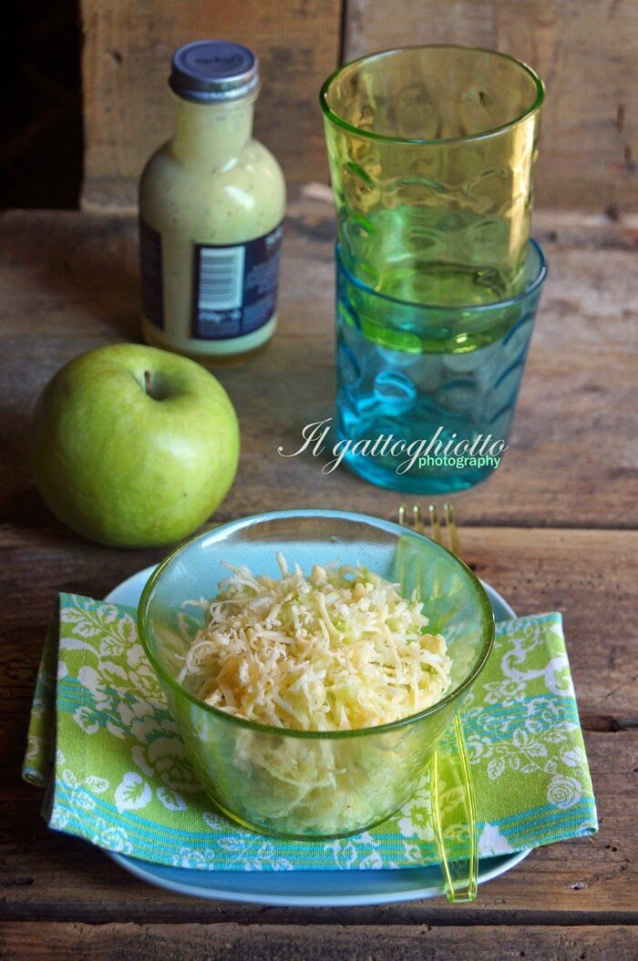 Insalata di sedano rapa, mela verde, gruyère e salsa club
