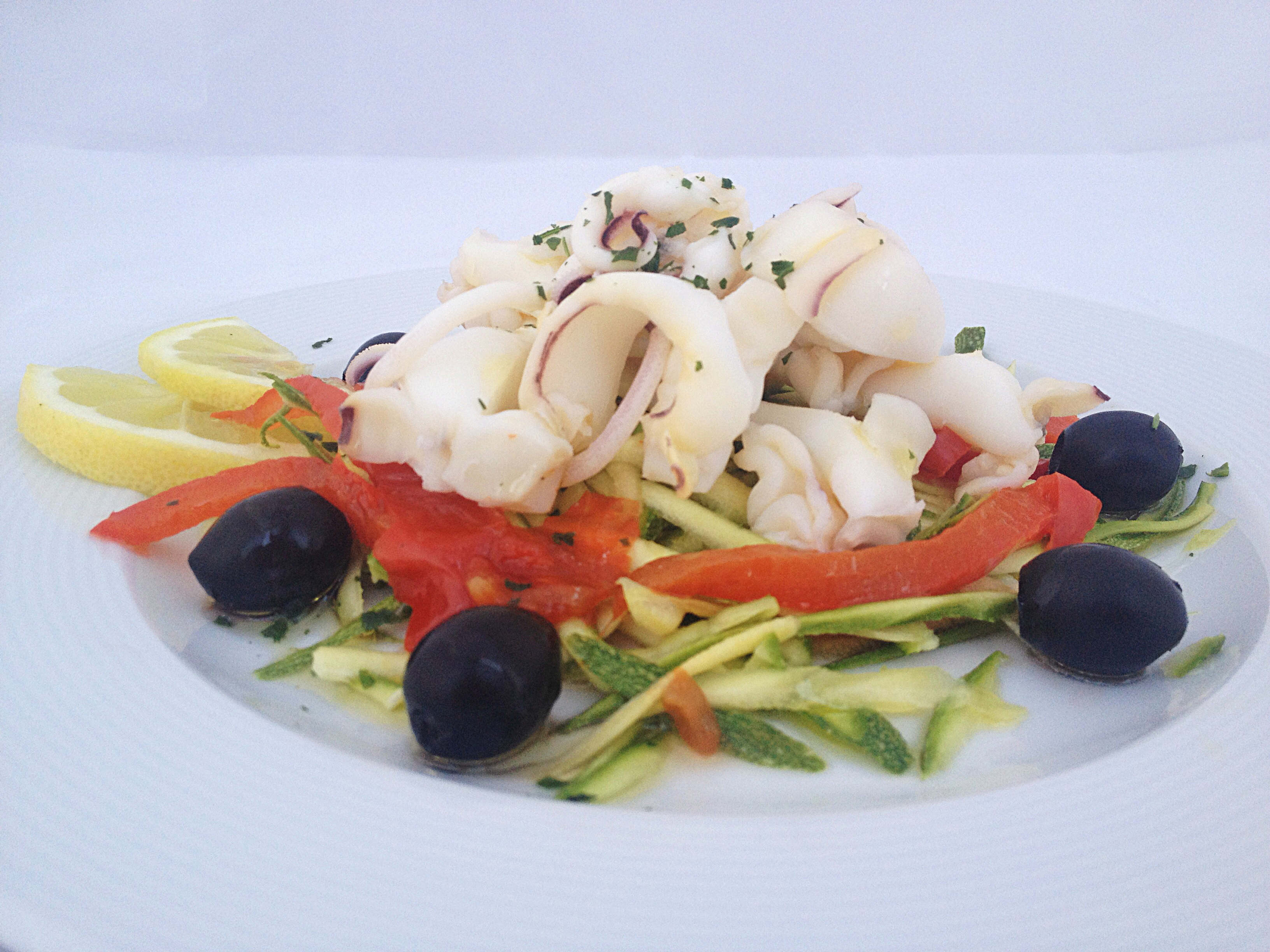 Insalata di seppie e zucchine julienne