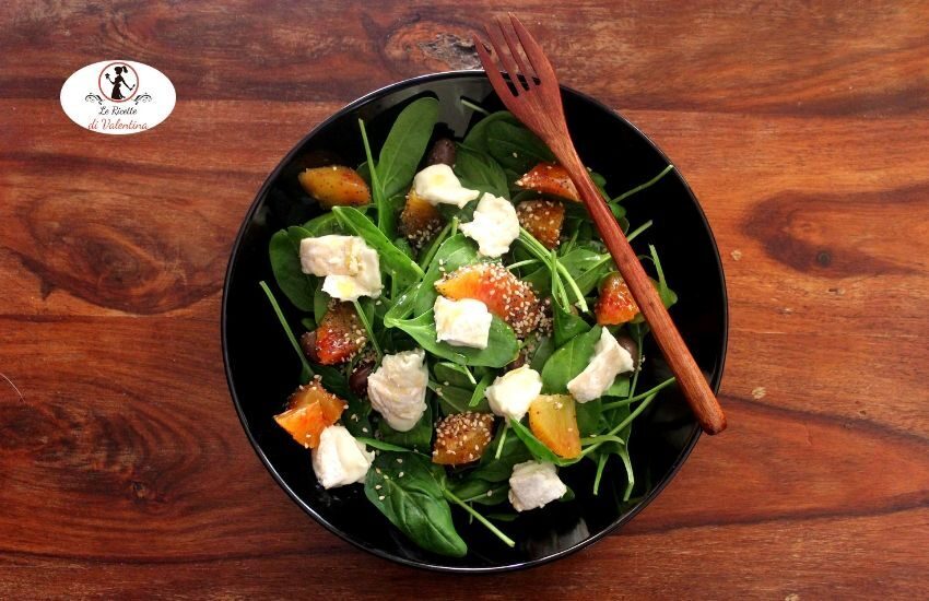 Insalata di spinacino, arance e formaggio di capra