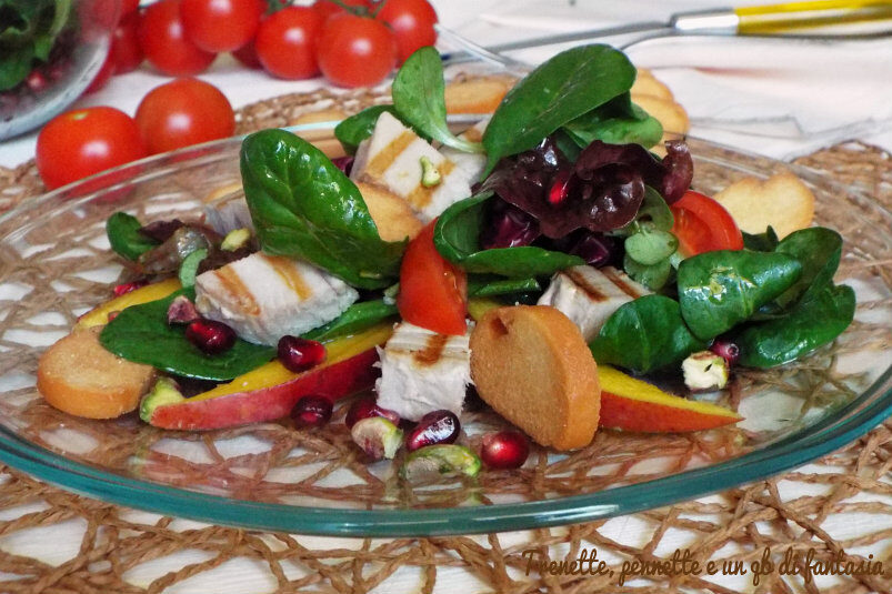 Insalata di spinacio e songino con tonno e mango