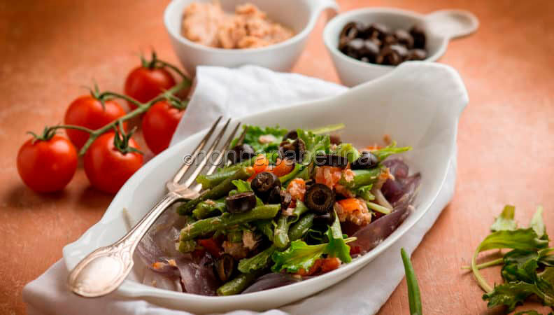 Insalata di tonno con cipolla lessata e fagiolini