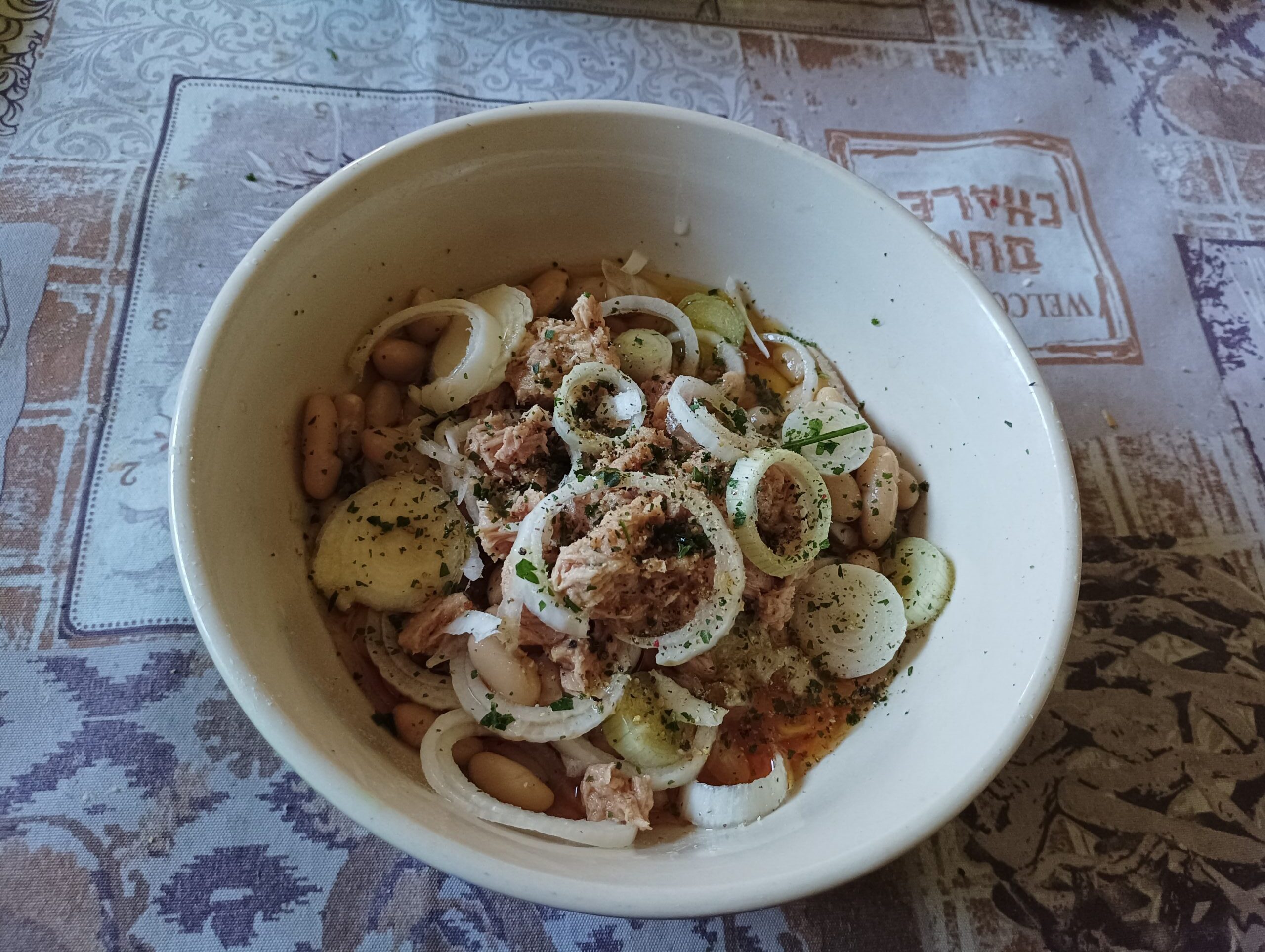 Insalata di tonno con fagioli e cipolla