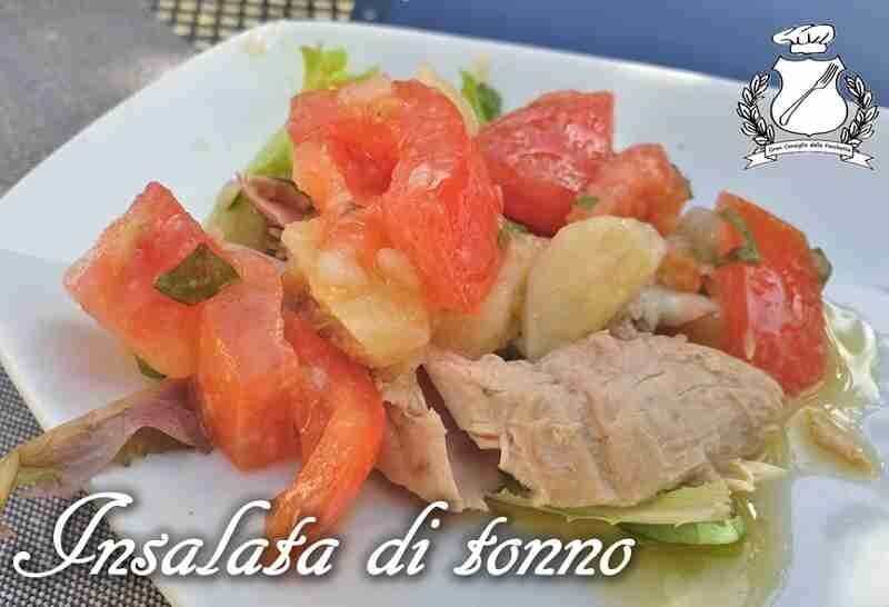 Insalata di tonno con patate e pomodori