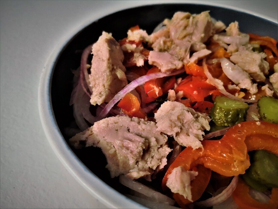 Insalata di tonno, peperoni e cipollotto di tropea