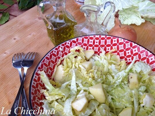 Insalata di verza e mela con vinaigrette