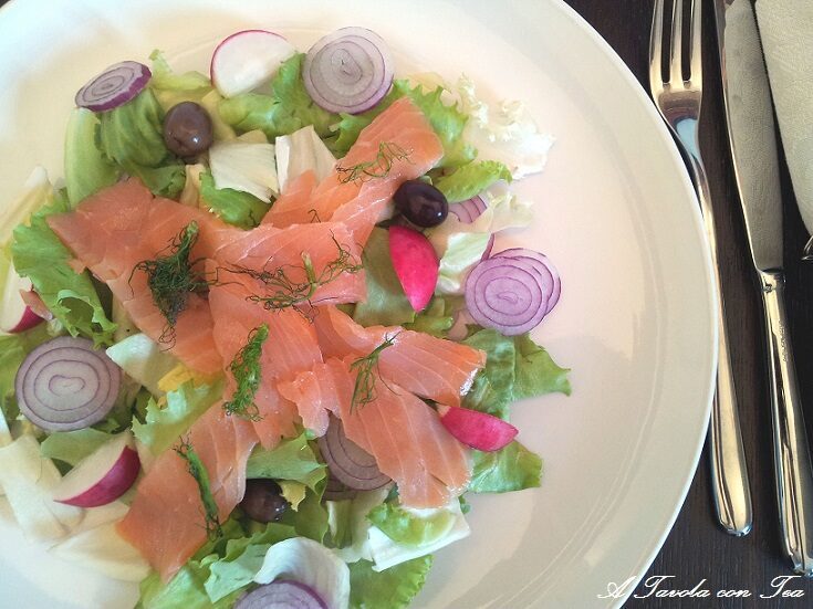 Insalata estiva con salmone