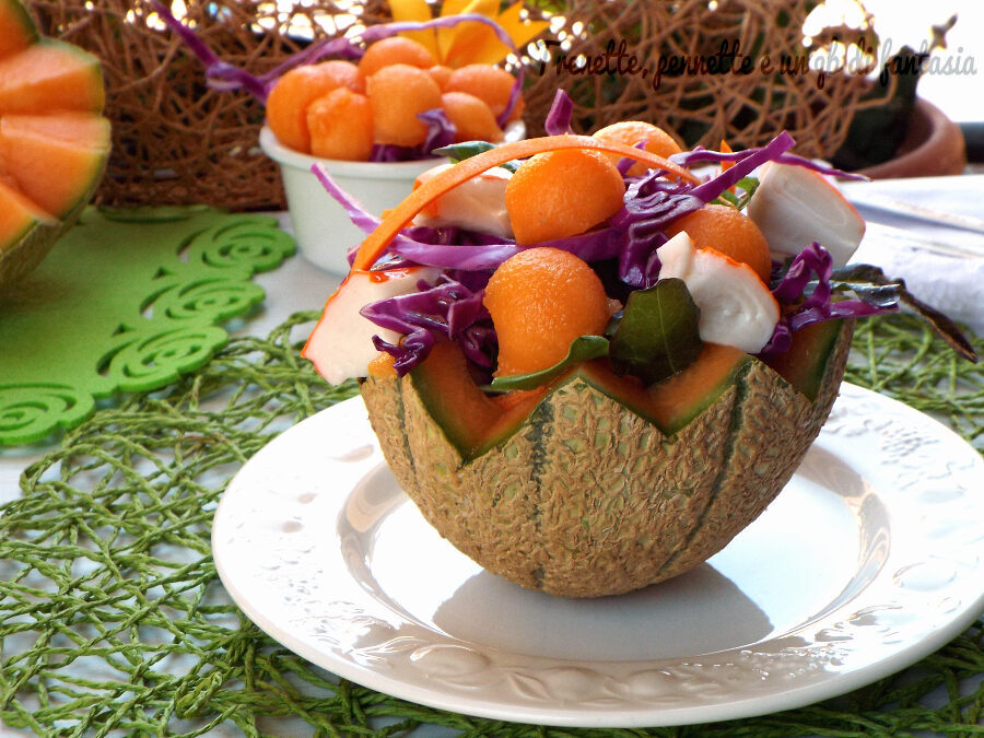 Insalata estiva in coppa di melone