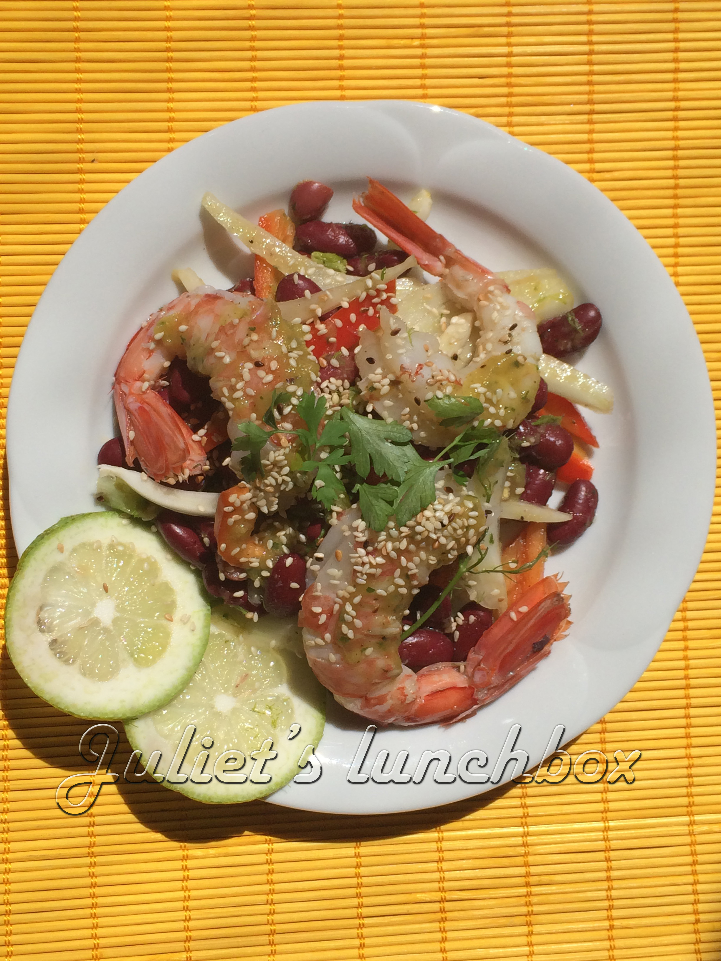 “insalata fantasia con gamberi e salsa di mango”- “shrimps salad with mango dressing”