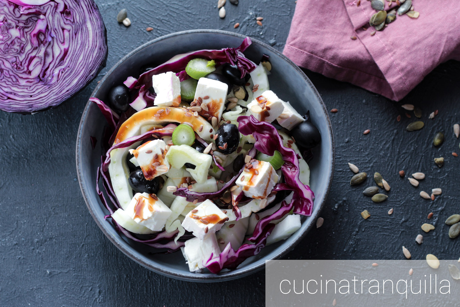 Insalata finocchi e feta con salsa di soia