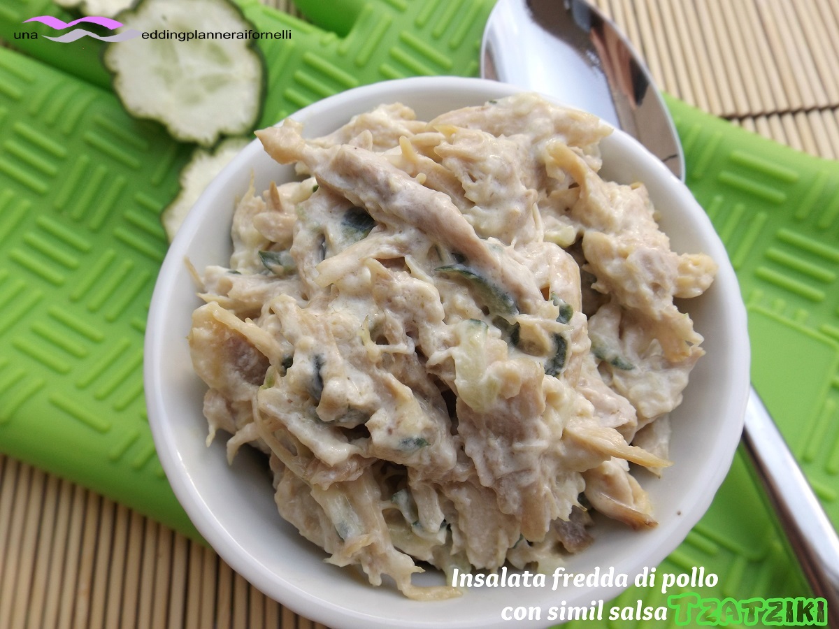 Insalata fredda di pollo con salsa simil tzatziki