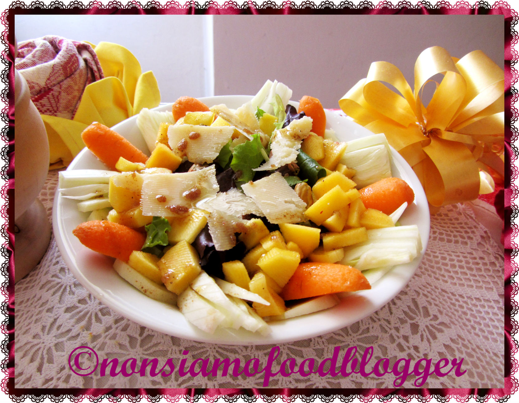 Insalata freschissima di pesche, finocchi, pistacchi e grana