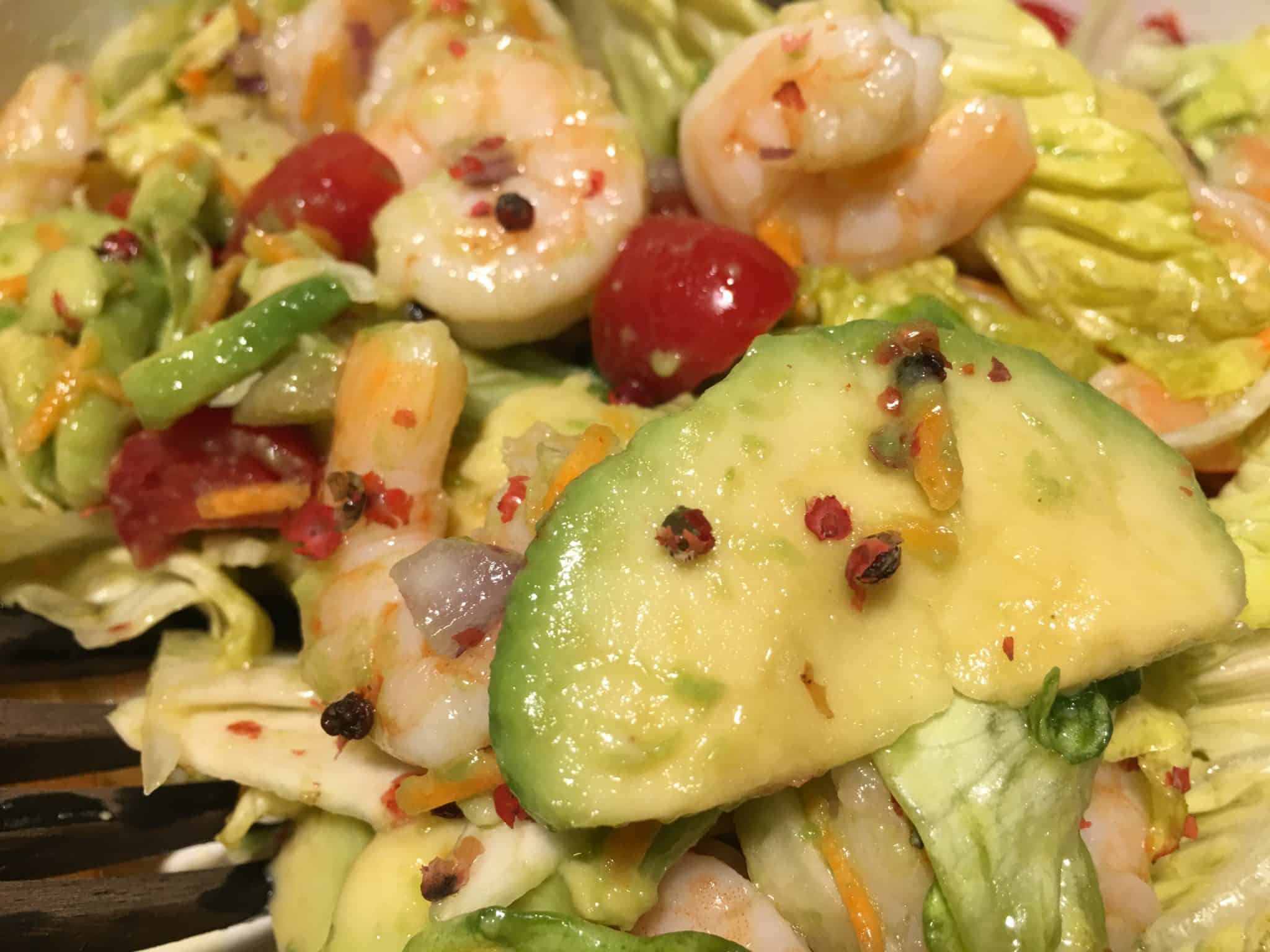 Insalata frizzante, con mazzancolle e avocado