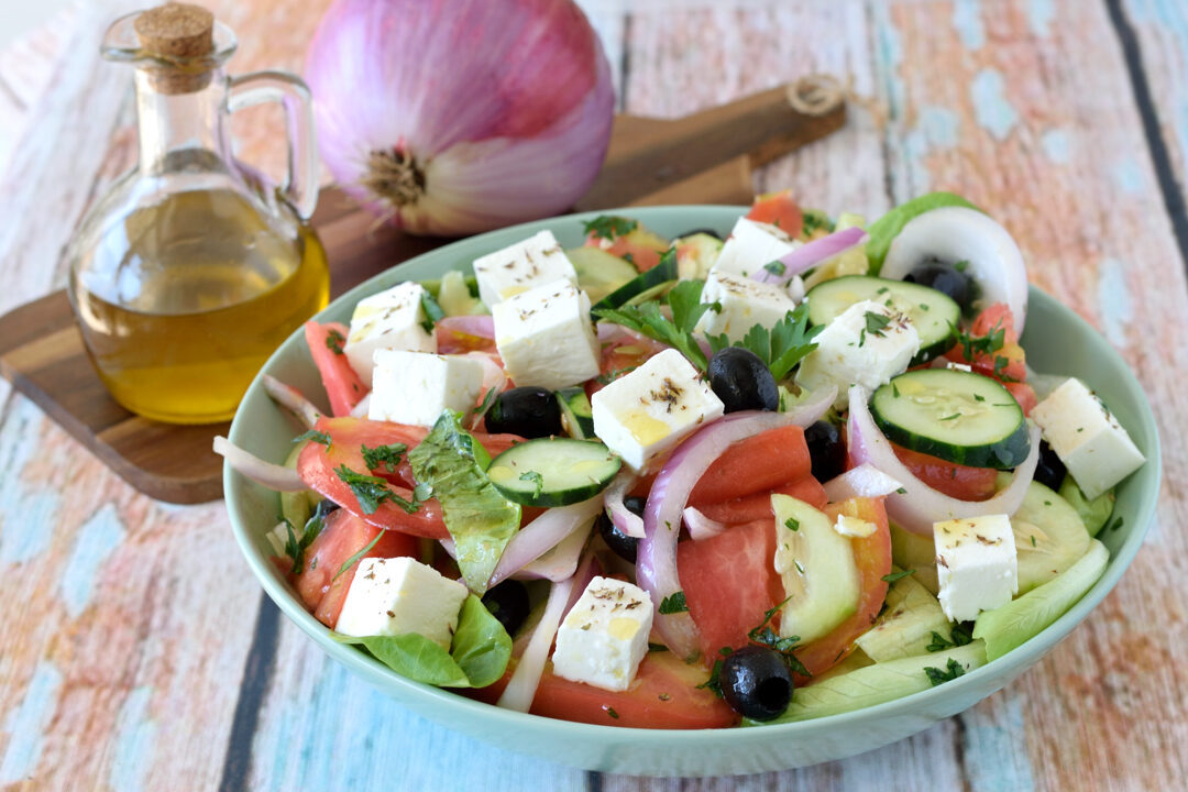 Insalata greca – come fare l’insalata greca con feta in casa