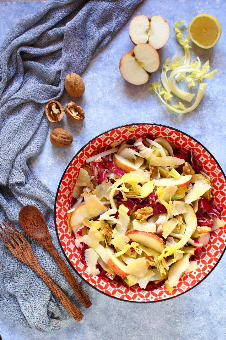 Insalata invernale con noci e parmigiano