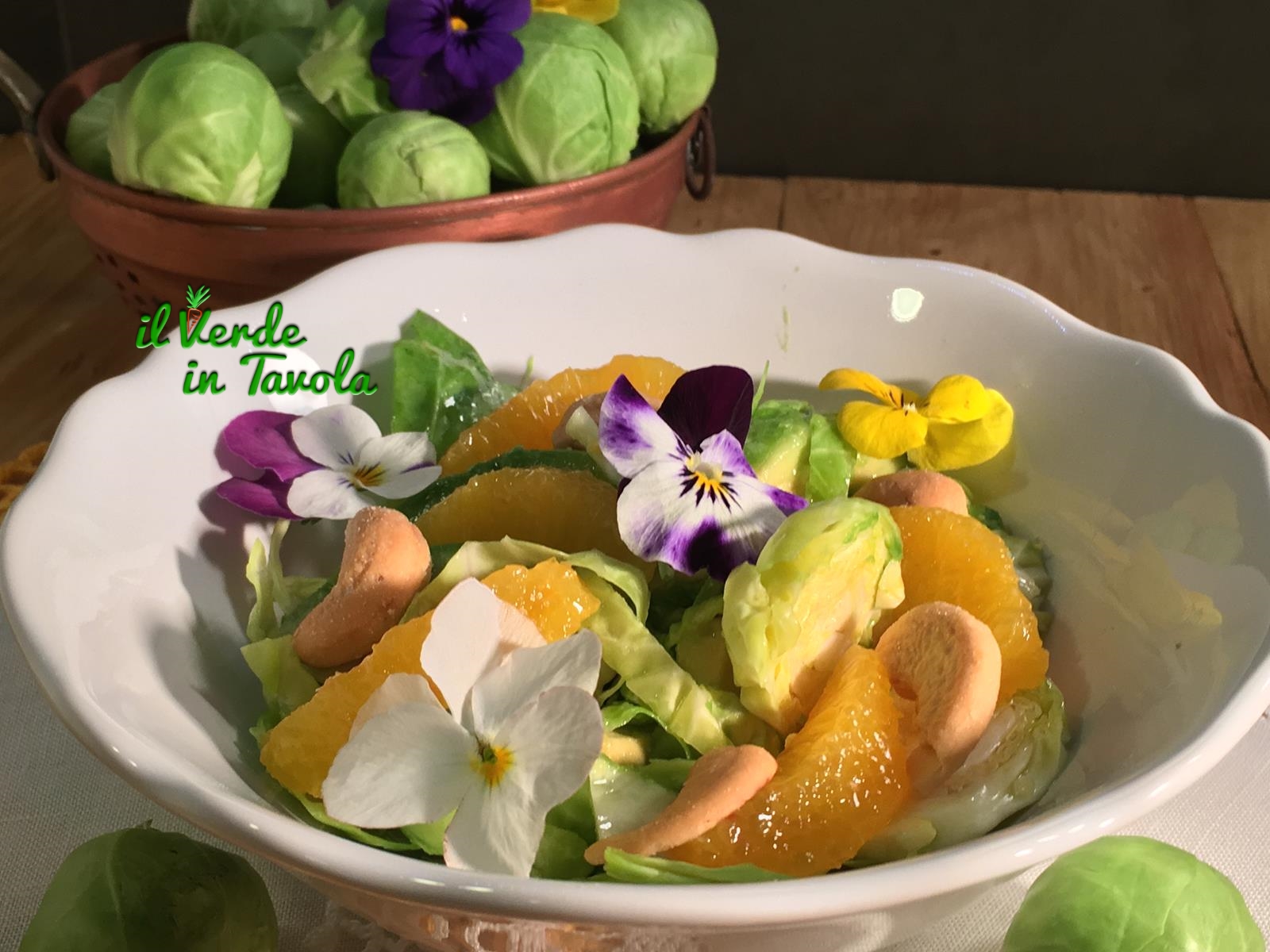 Insalata leggera, golosa e colorata