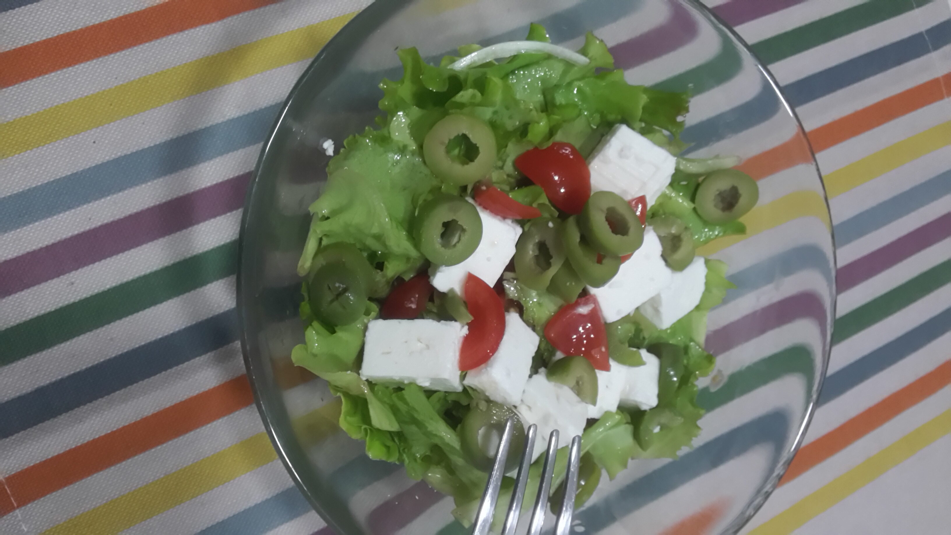 Insalata pomodorini, olive bianche e feta greca