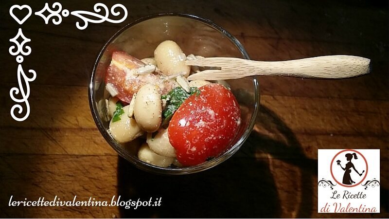 Insalata rapida salva pranzo, fagioli pomodorini e semi di girasole