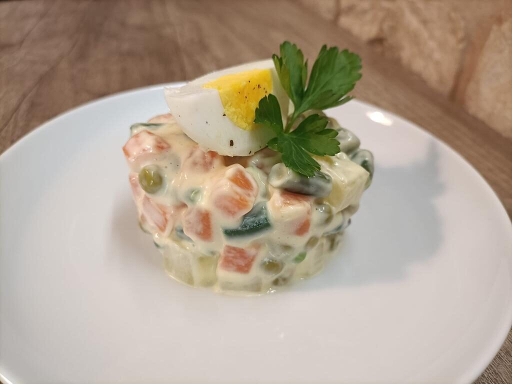 Insalata russa ricetta: antipasto classico. preparazione completa