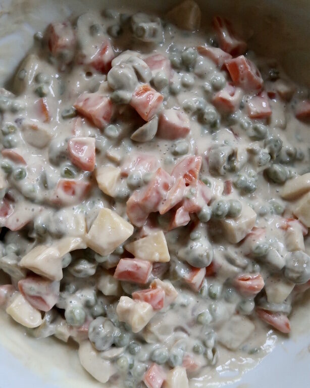 Insalata russa vegana con maionese senza olio