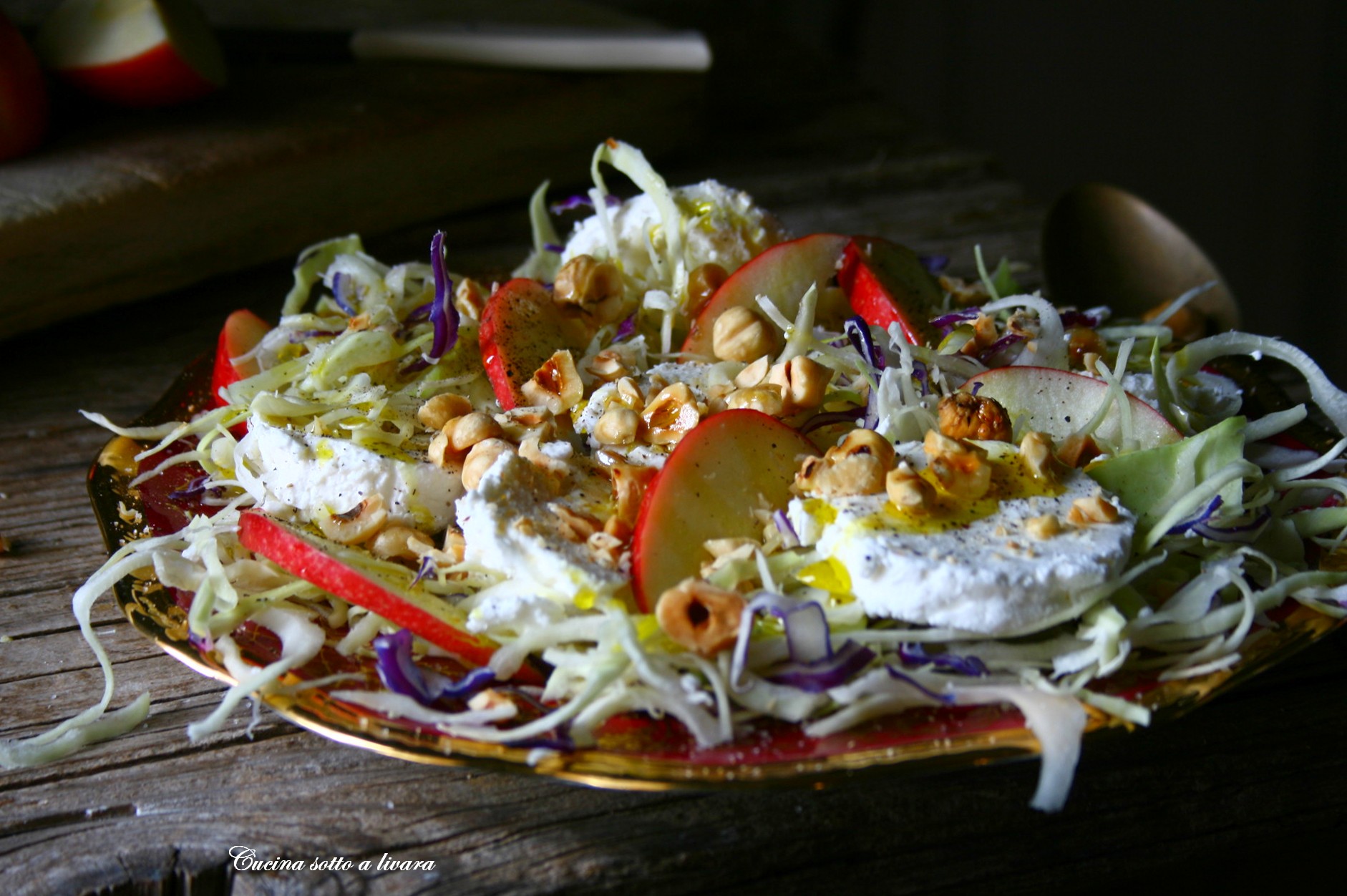 Insalata sfiziosa di cavoli e formaggio
