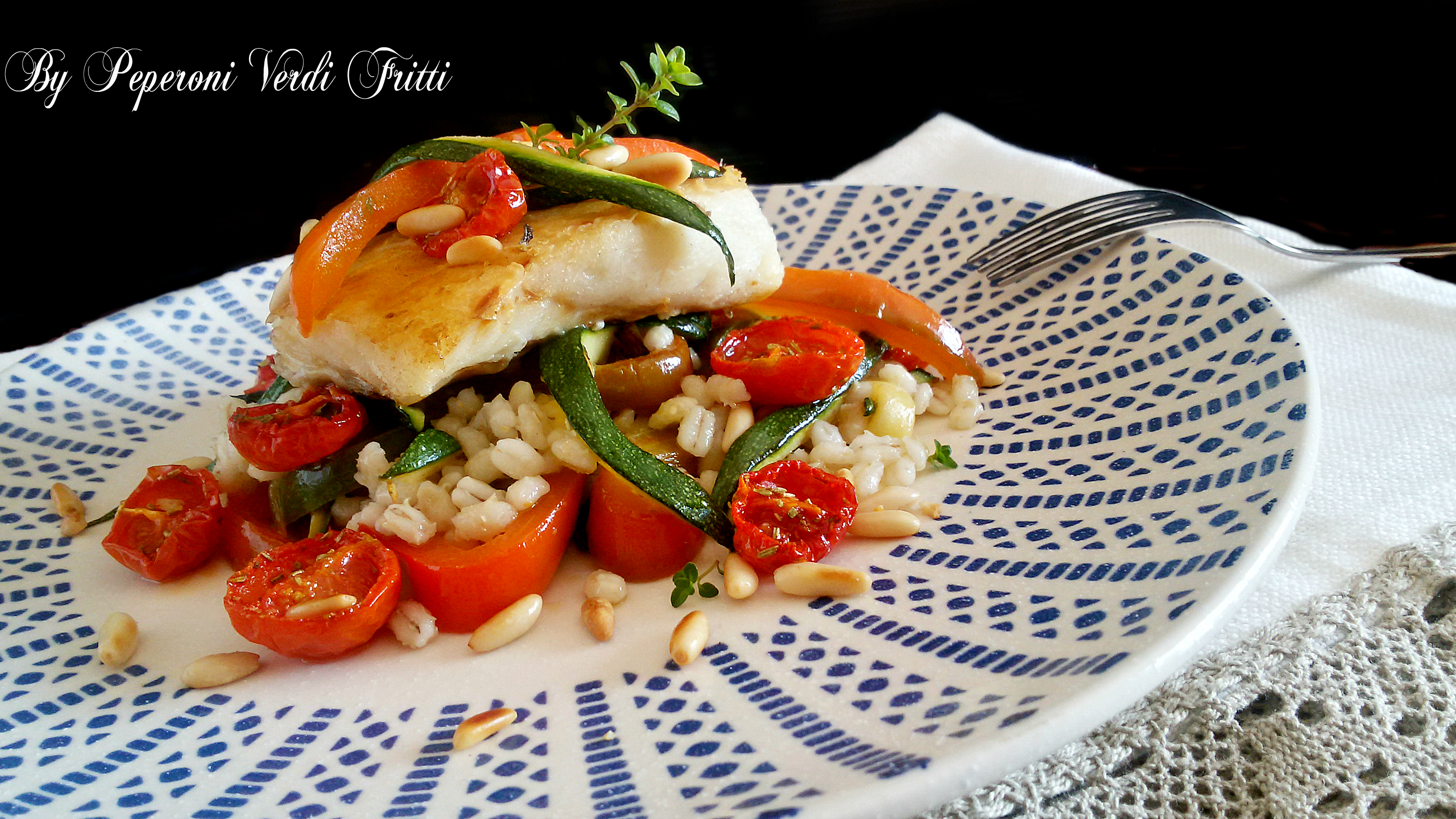 Insalata tiepida di orzo perlato con verdurine, pomodorini confit e baccalà