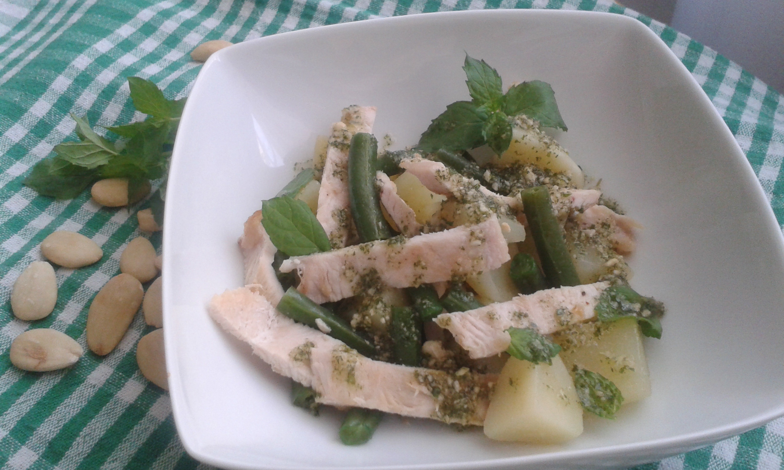 Insalata tiepida di pollo con pesto di menta