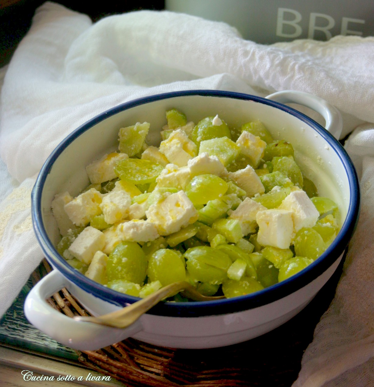 Insalata uva , feta e cetriolo