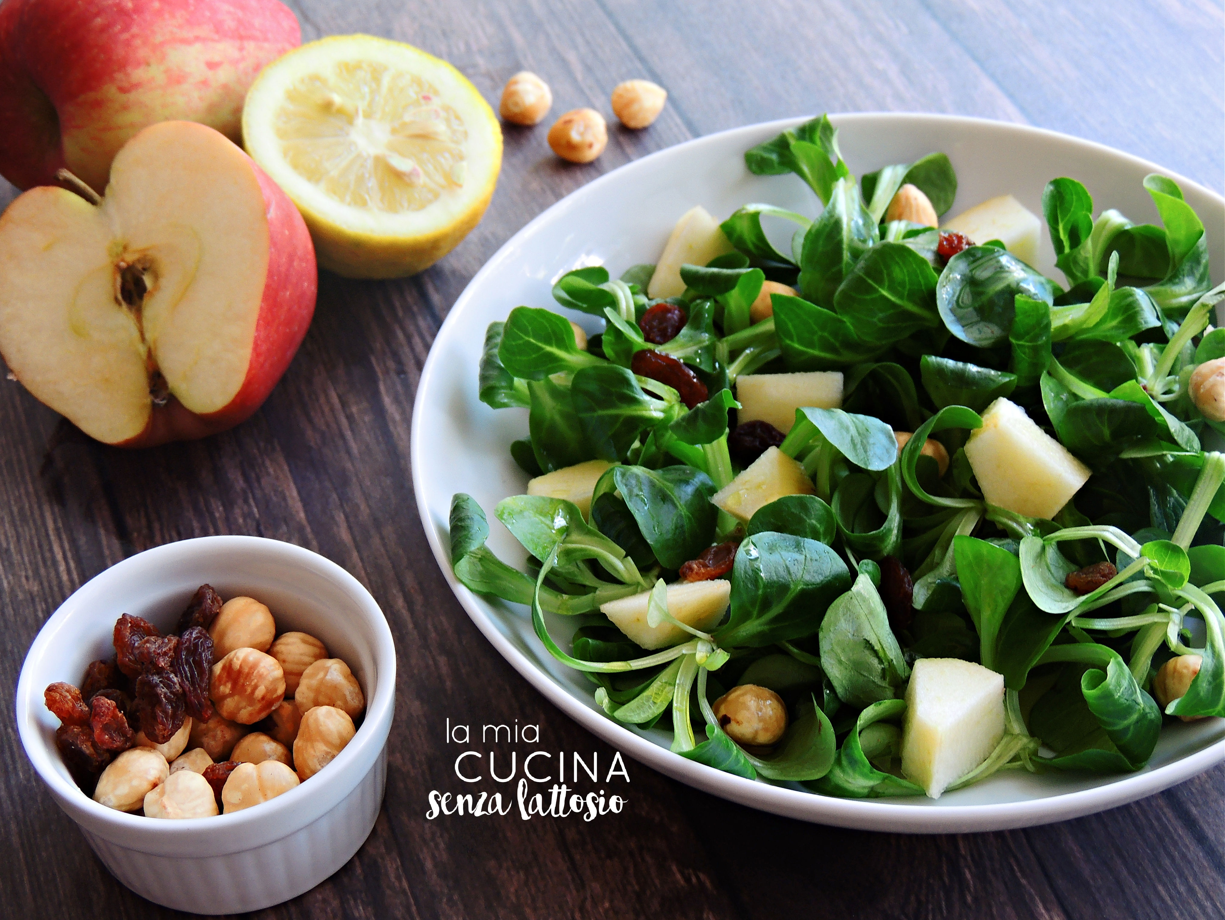 Insalata valeriana, noci, uvetta e mele