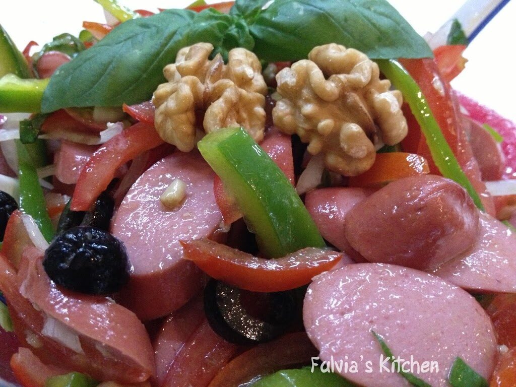 Insalatona di wurstel