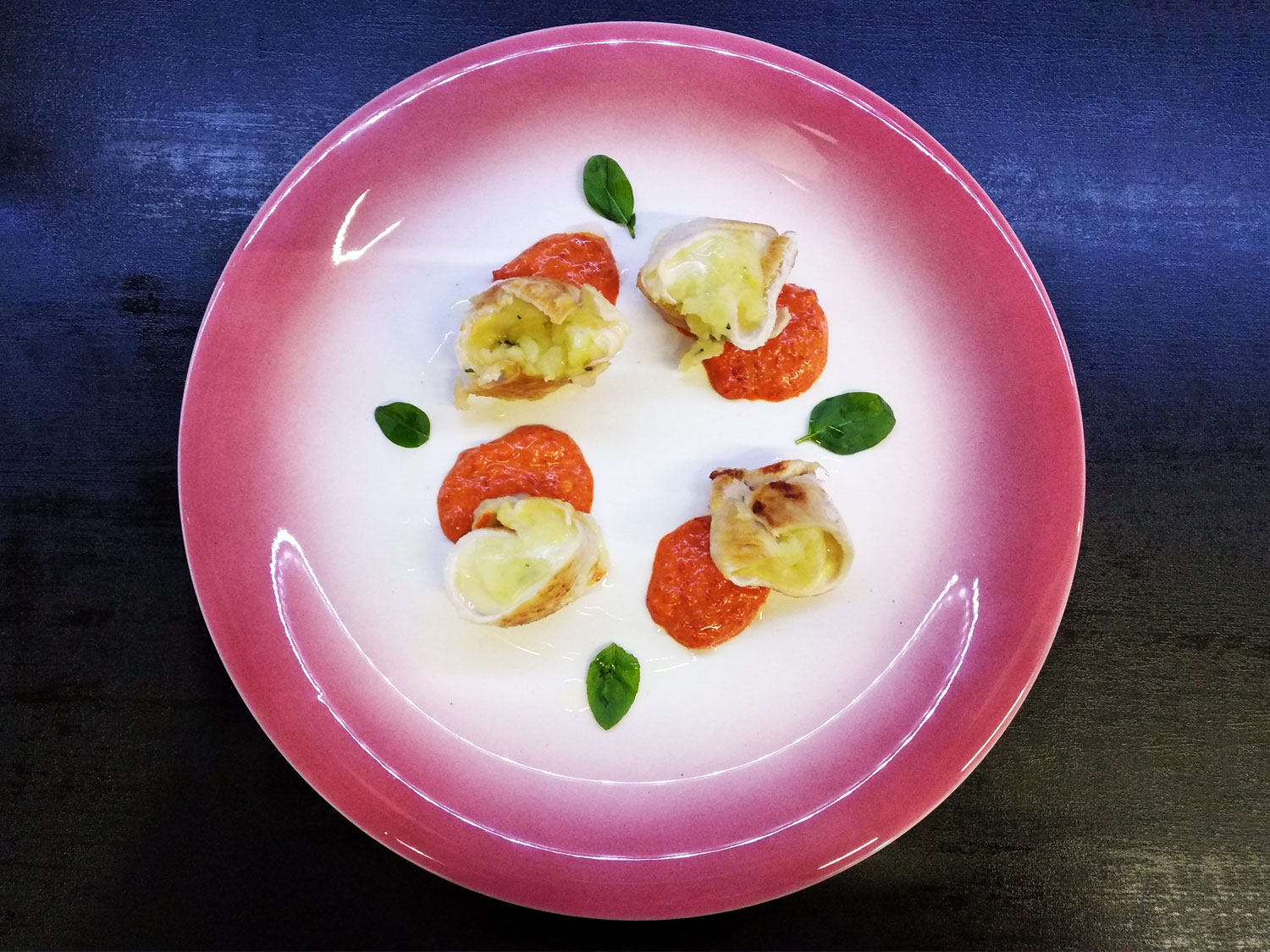 Involtini con patate, formaggio e peperoni