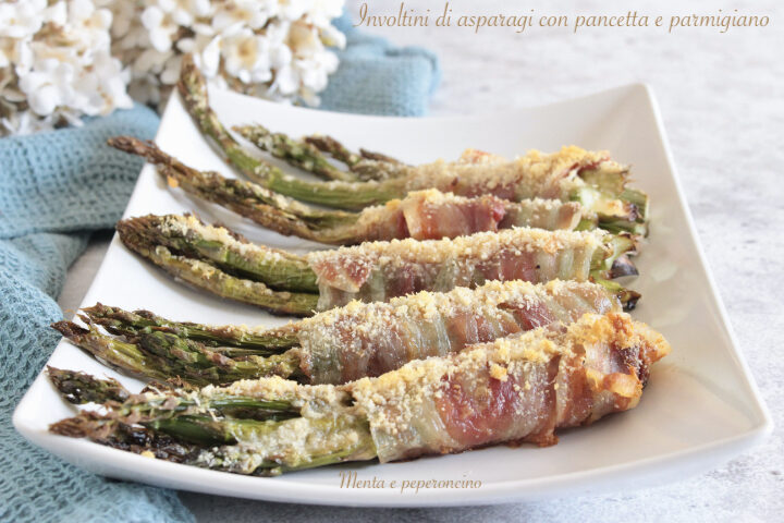 Involtini di asparagi con pancetta e parmigiano