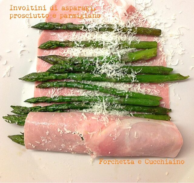 Involtini di asparagi, prosciutto e parmigiano