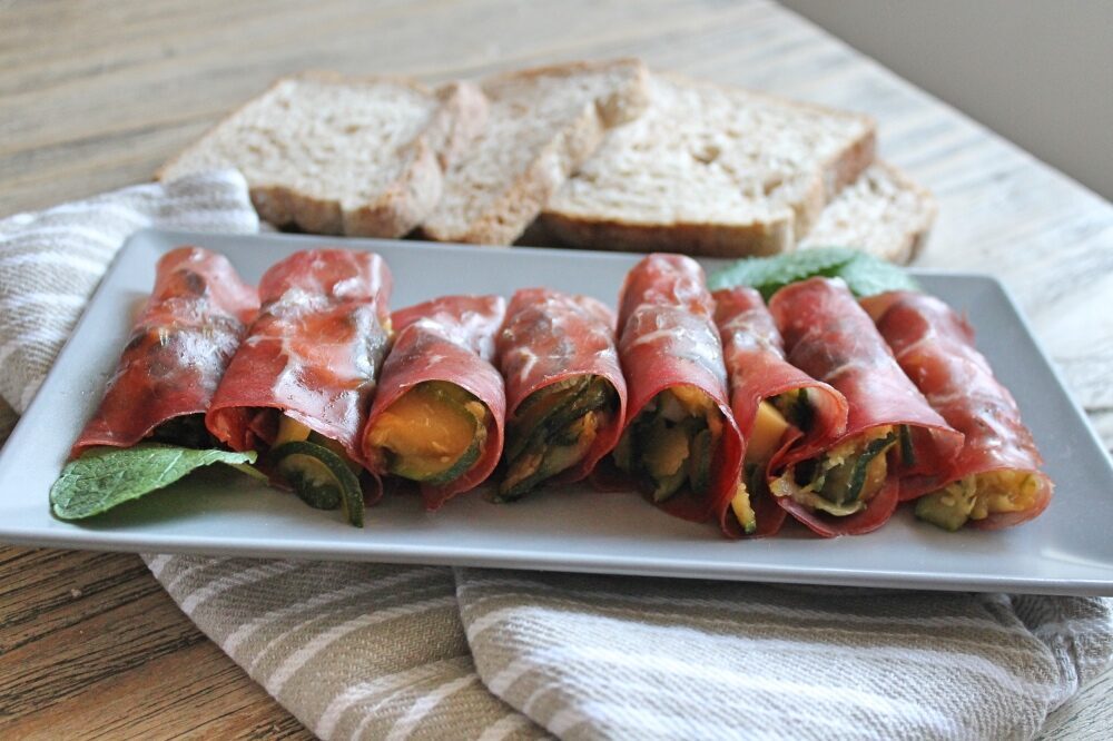 Involtini di bresaola con zucchine e emmental