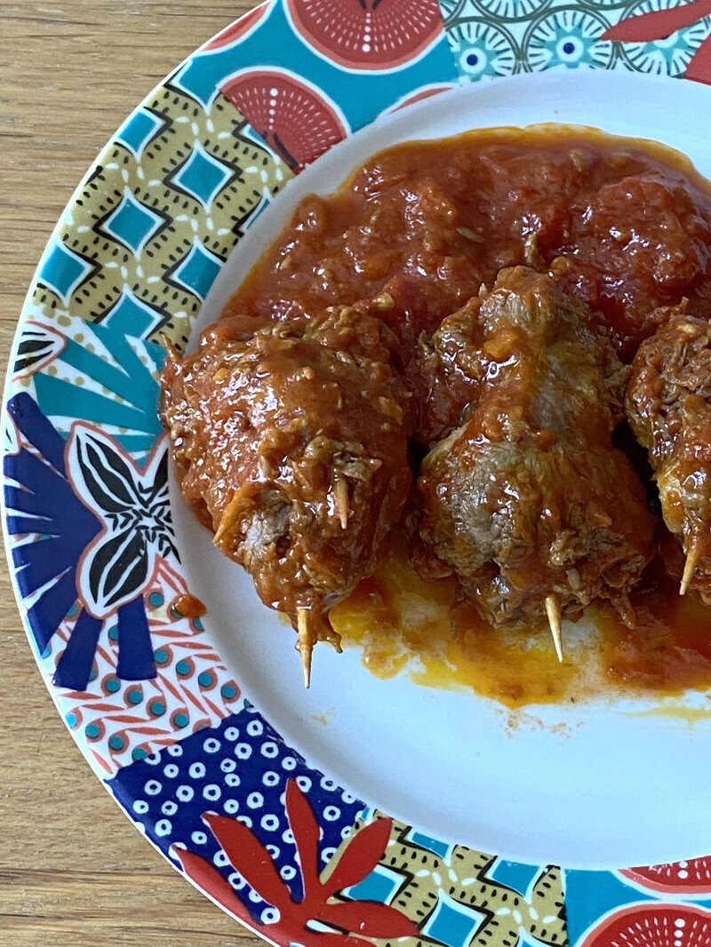 Involtini di carne al sugo a lenta cottura