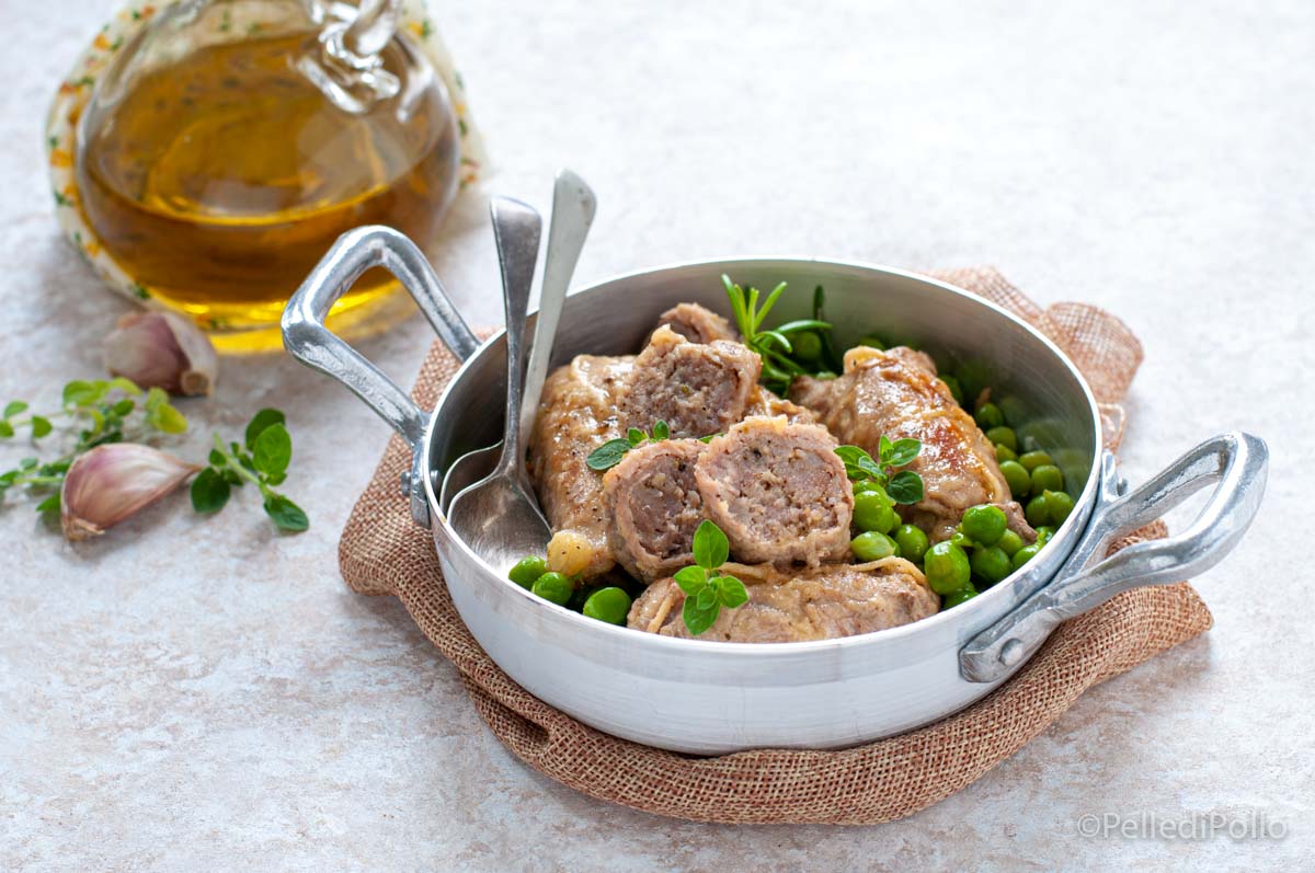 Involtini di carne e salsiccia cotti in tegame
