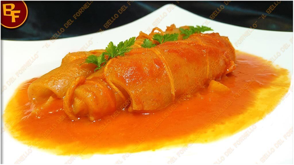Involtini di cotica di maiale al sugo di pomodoro