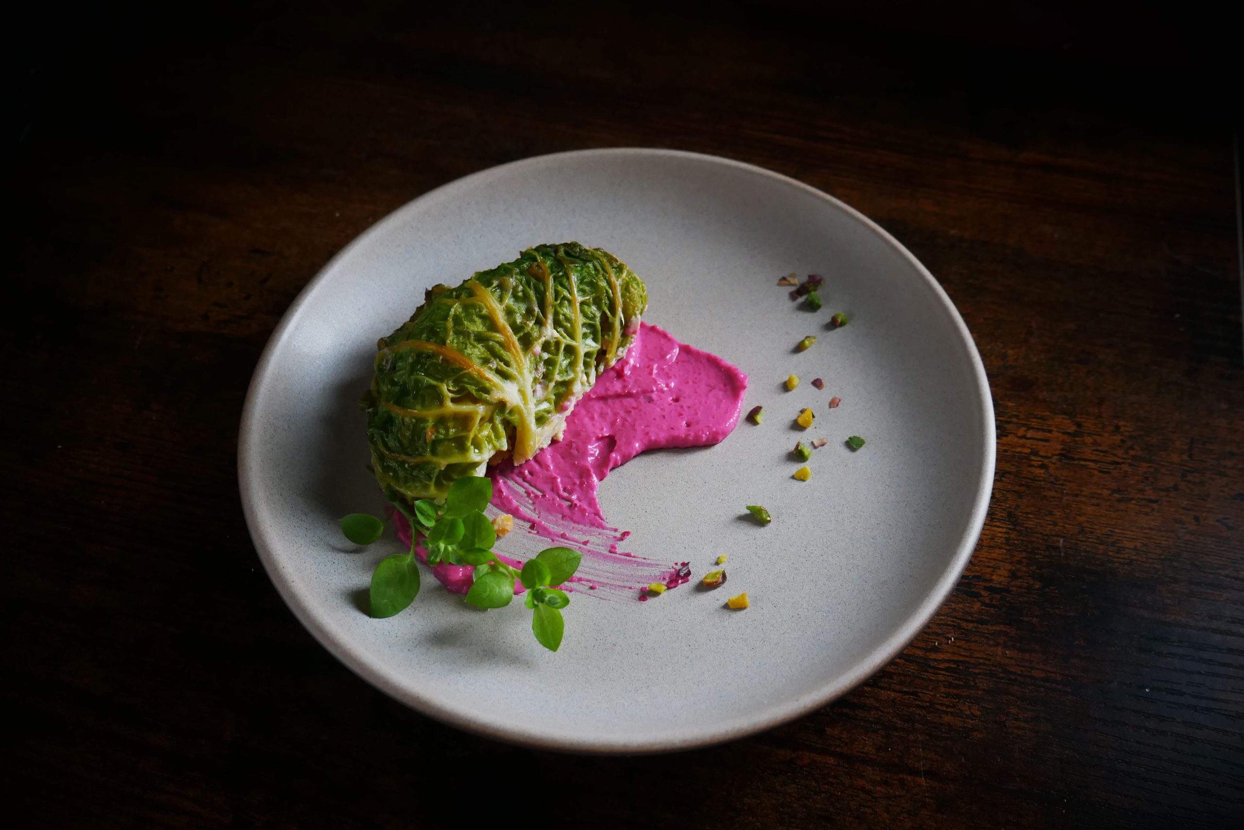 Involtini di foglie di verza farciti con riso e ceci al curry