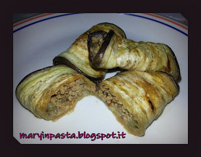 Involtini di melanzana grigliata con carne e mozzarella