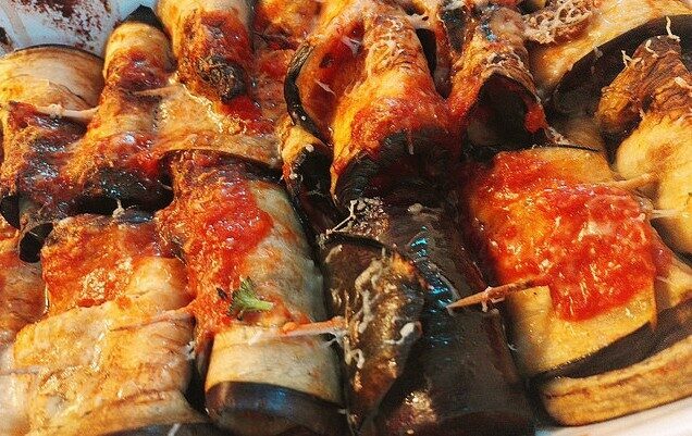 Involtini di melanzane con pomodori secchi
