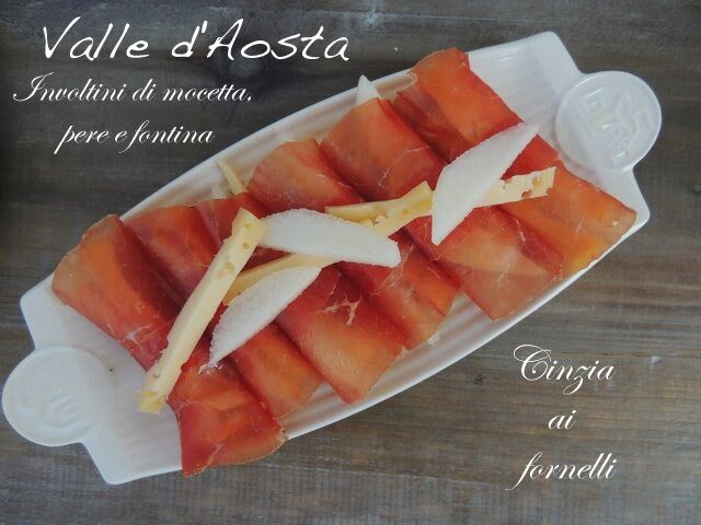 Involtini di mocetta, pere e fontina