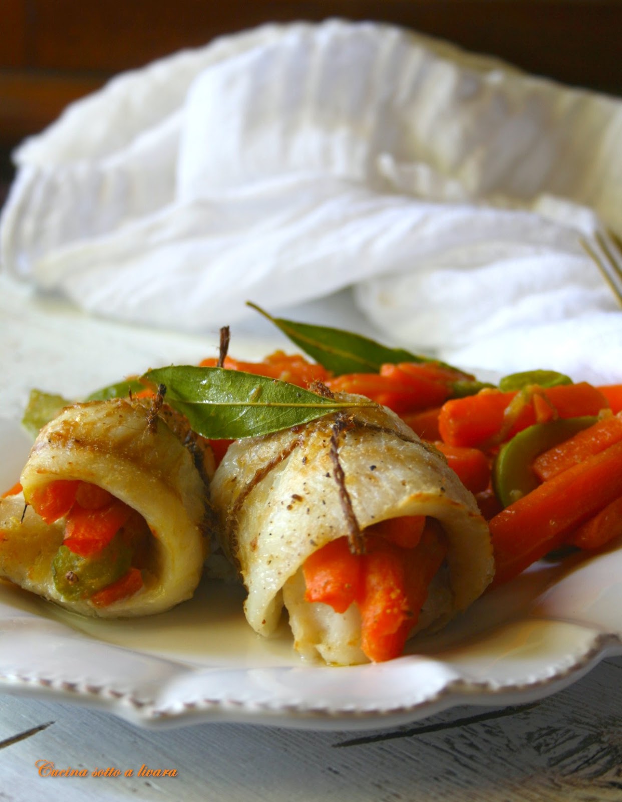 Involtini di nasello con verdure glassate