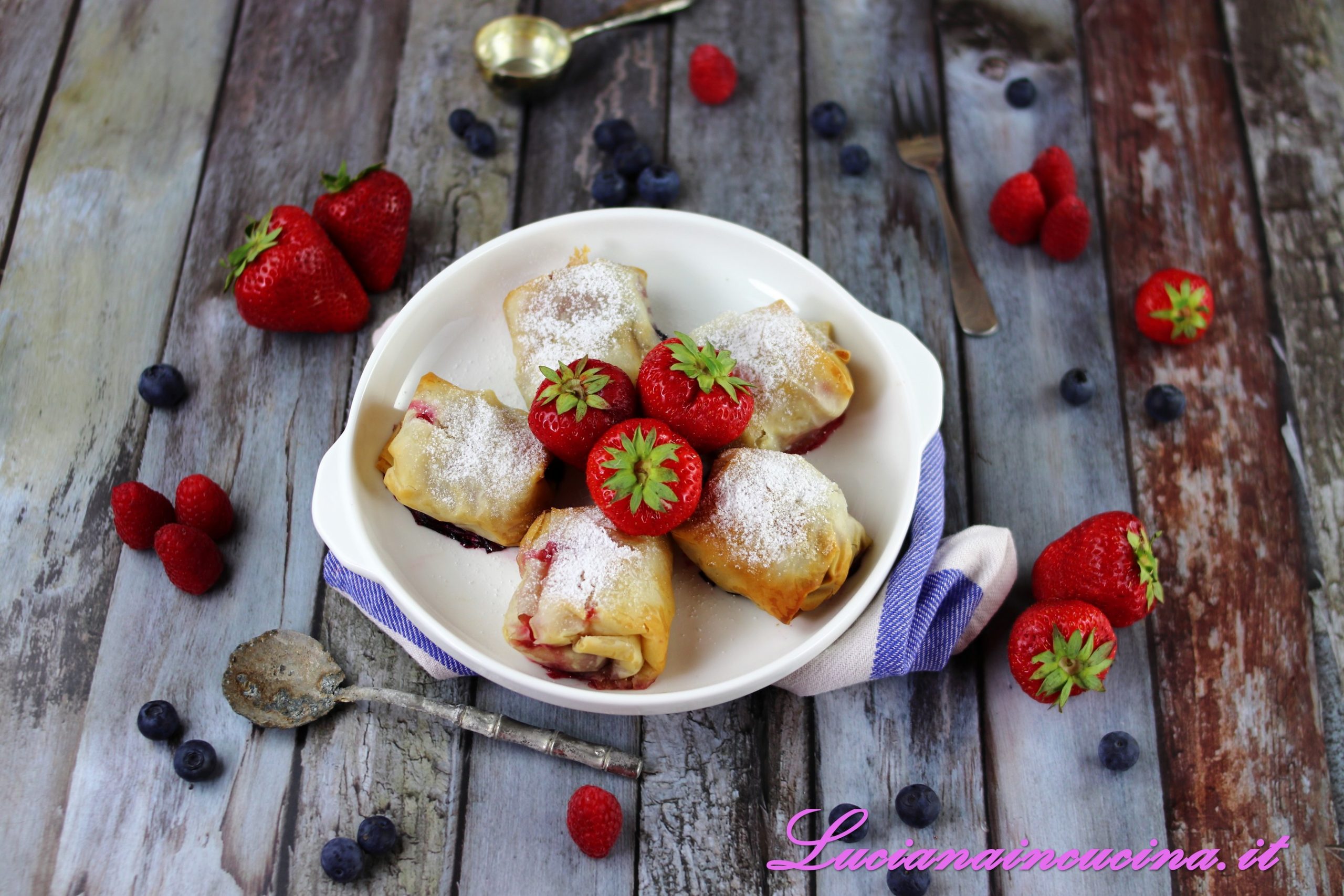 Involtini di pasta fillo dolci