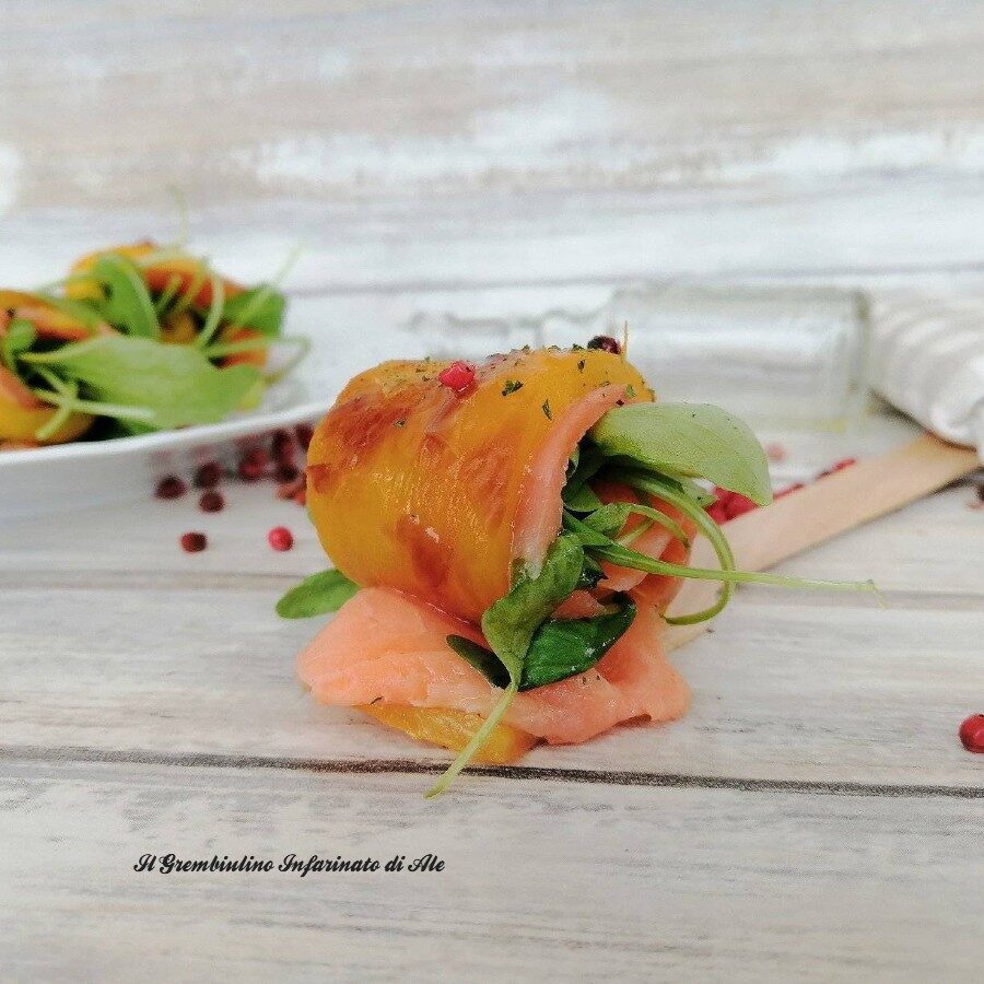 Involtini di peperoni con rucola e salmone